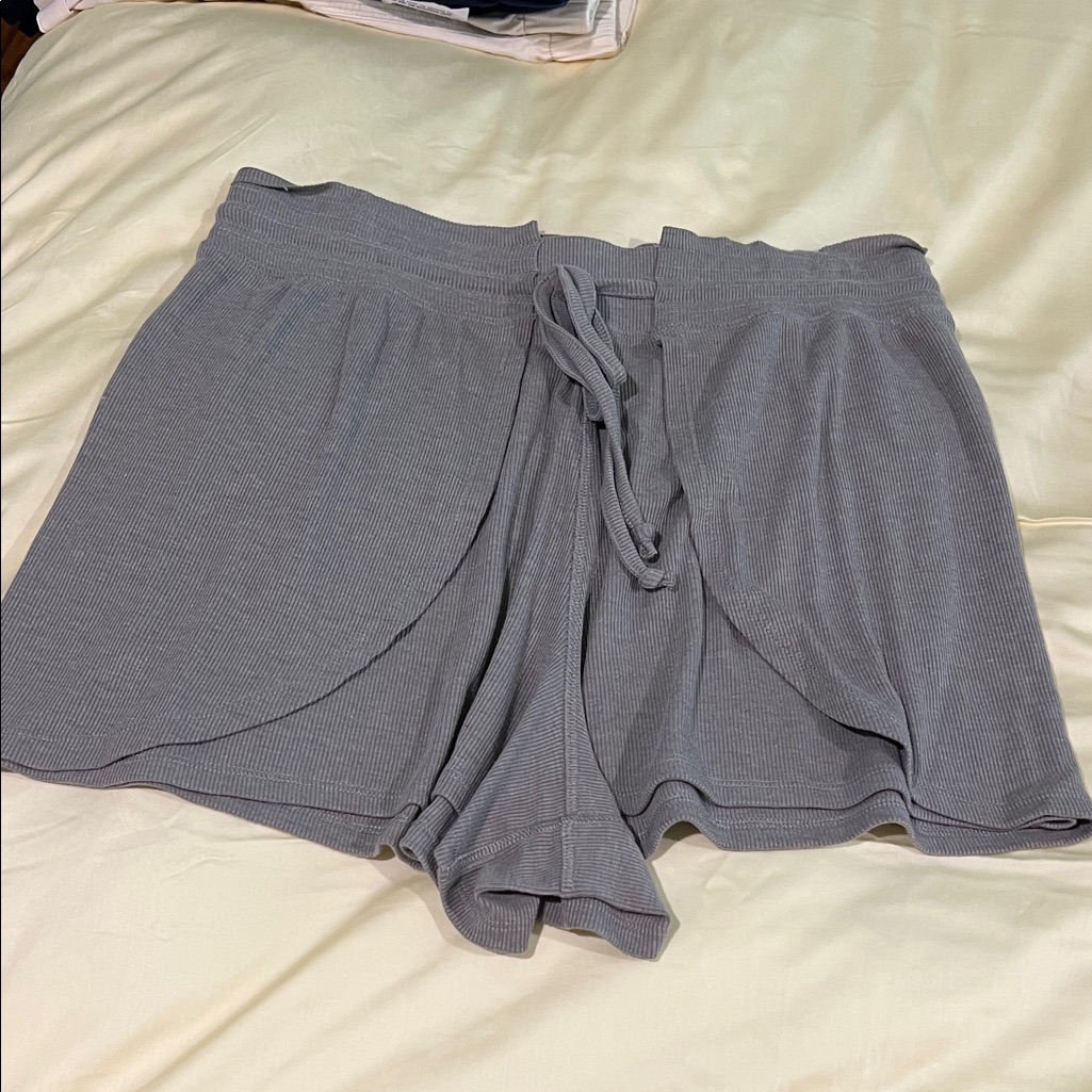 Versona Women’s Size Medium Ribbed Sweatshorts
